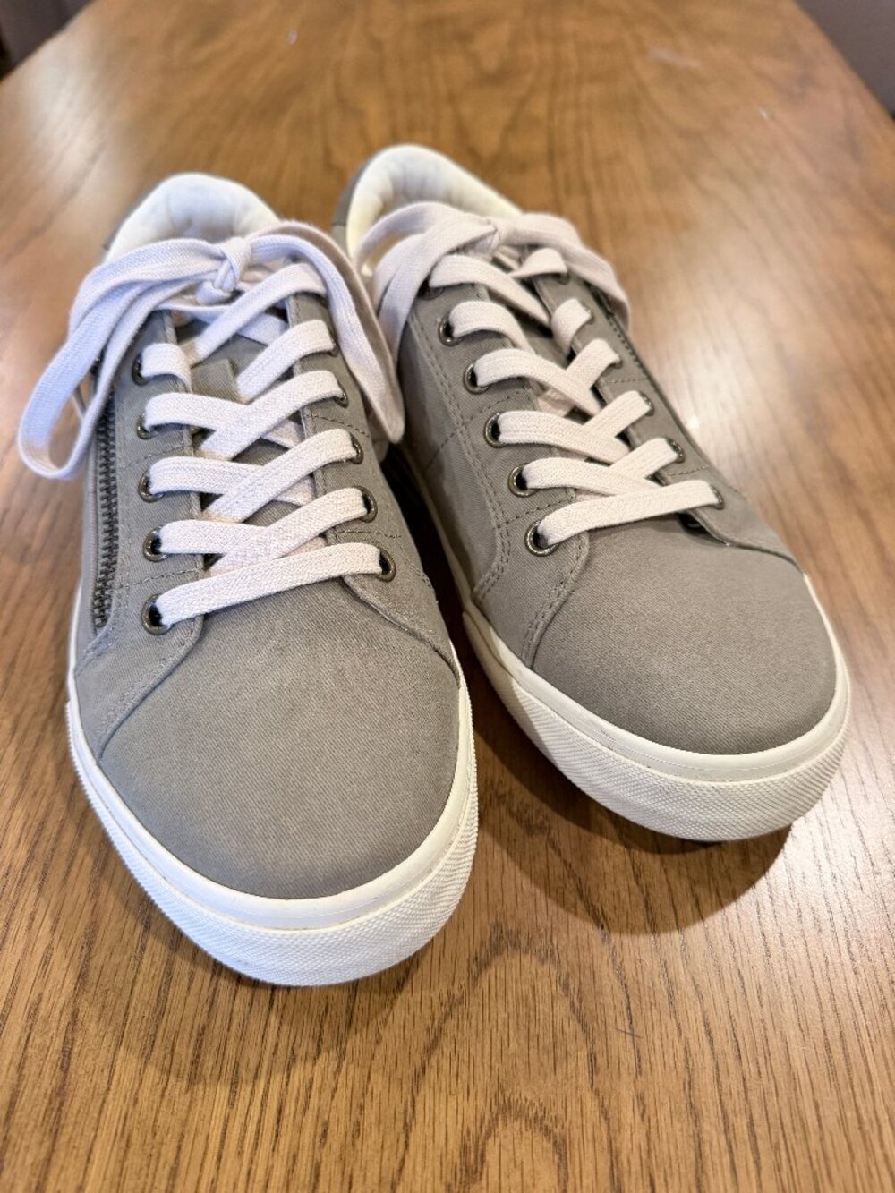 Taos Z Soul Zip Sage Olive Distressed Arch Support Sneaker Women's 8 Wide